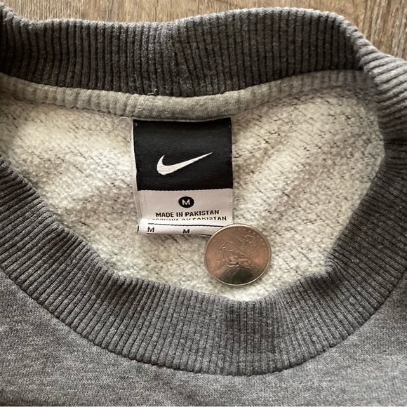 SOLD Vintage 90s Nike Crewneck Sweater Size Medium - Picture 4 of 5